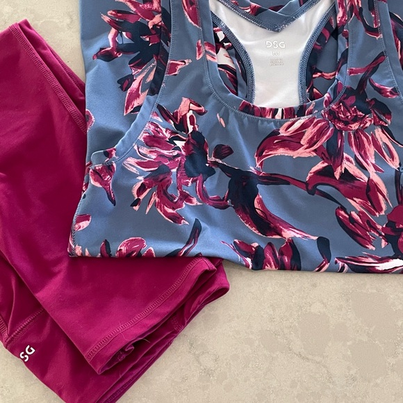 DSG Performance Tank Top Blue and Berry Print M - Picture 3 of 4